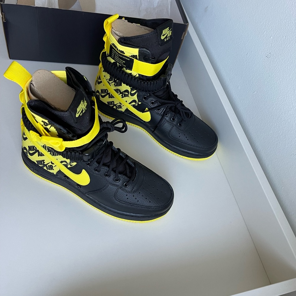 Nike Air Force 1 SF Black & Yellow
